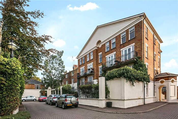 1 Bedroom Flat To Rent In Sutton Square, Hackney, London, E9