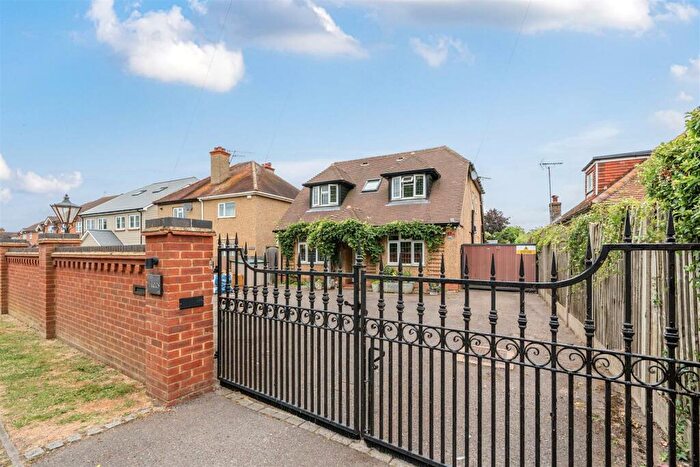 4 Bedroom Detached House For Sale In Stroud Farm Road, Holyport, Maidenhead, SL6