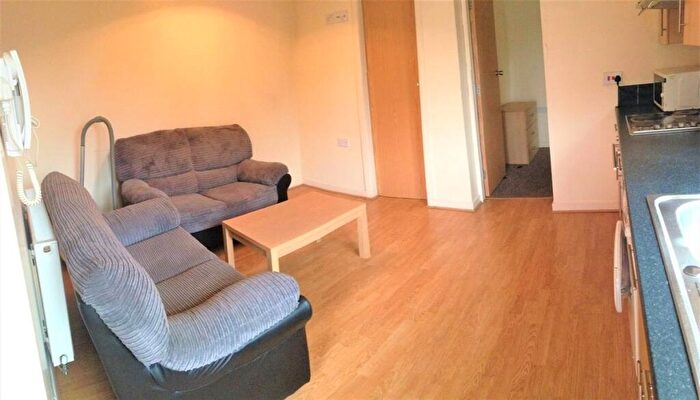 2 Bedroom Flat To Rent In Birchfields Road, Manchester, M13