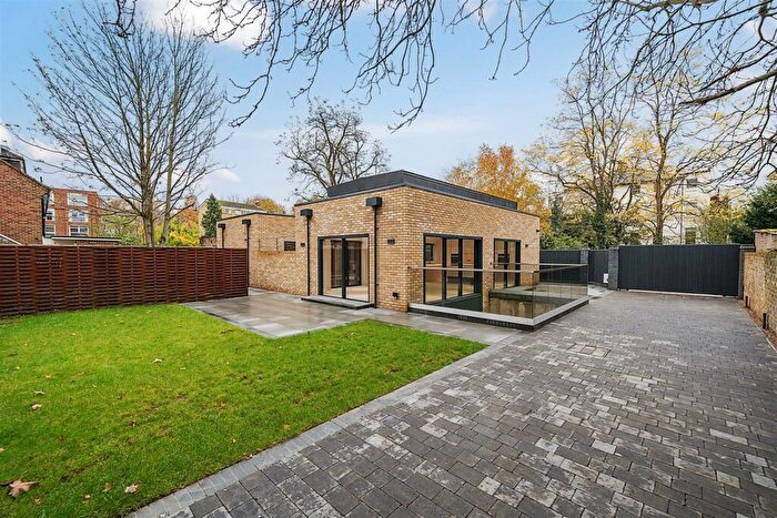 4 Bedroom Detached House For Sale In Lavender Mews, Surbiton, KT6