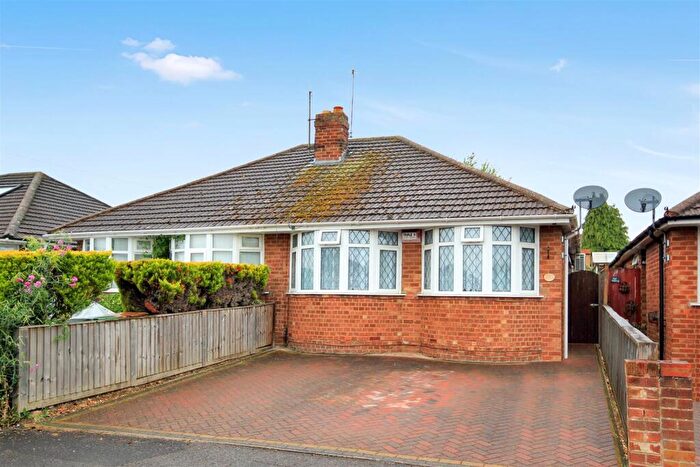 2 Bedroom Semi-Detached Bungalow For Sale In Milton Avenue, Wellingborough, NN8