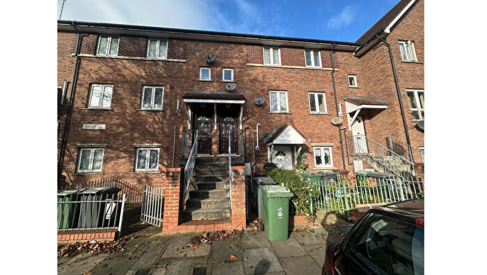 2 Bedroom Maisonette For Sale In Adam Road, Chingford, London, E4