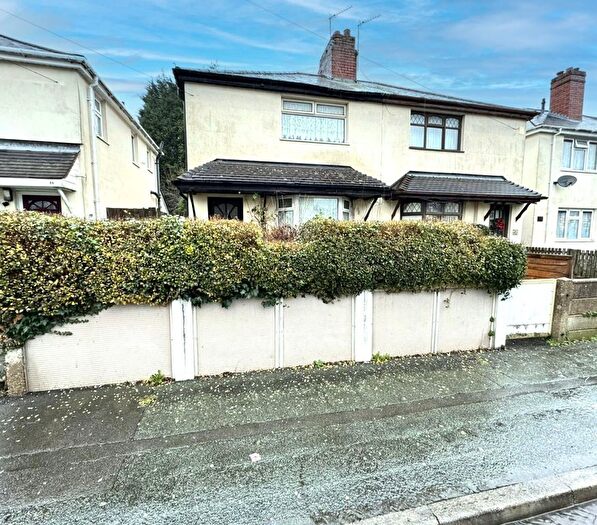 3 Bedroom Semi-Detached House For Sale In Castlecroft Road, Bilston, WV14