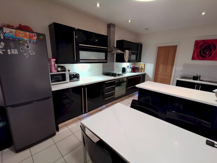 4 Bedroom Property To Rent In Lisvane Street, Cathays, Cardiff, CF24
