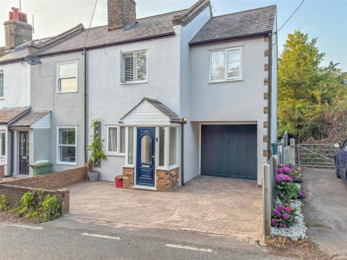 3 Bedroom End Terrace House For Sale In Coxtie Green Road, Pilgrims Hatch, Brentwood, CM14