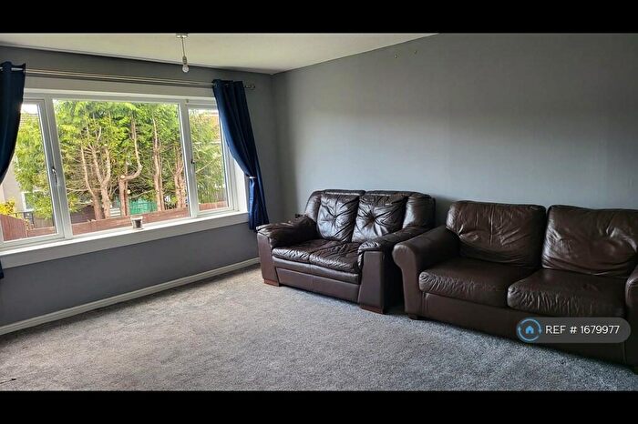 3 Bedroom Flat To Rent In Montgomery Avenue, Paisley, PA3