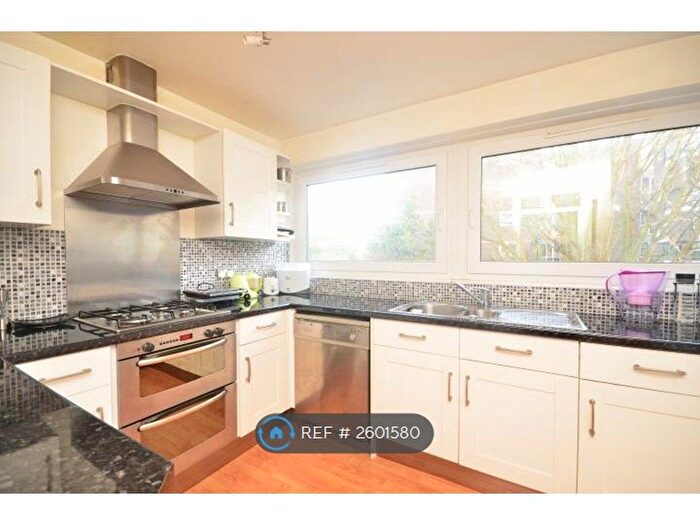 2 Bedroom Flat To Rent In Marcourt Lawns, London, W5