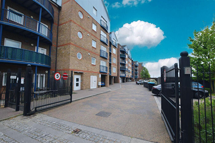 2 Bedroom Flat For Sale In Anchor Court, Argent Street, Grays, RM17