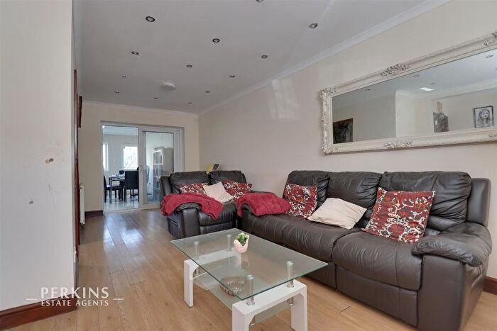 4 Bedroom End Of Terrace House To Rent In Martin Drive, Northolt, UB5