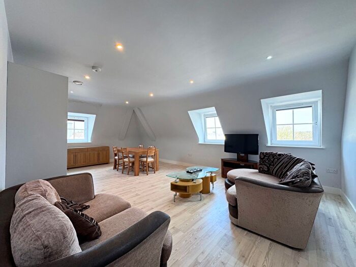 2 Bedroom Flat For Sale In Burnt Oak Broadway, Edgware, HA8