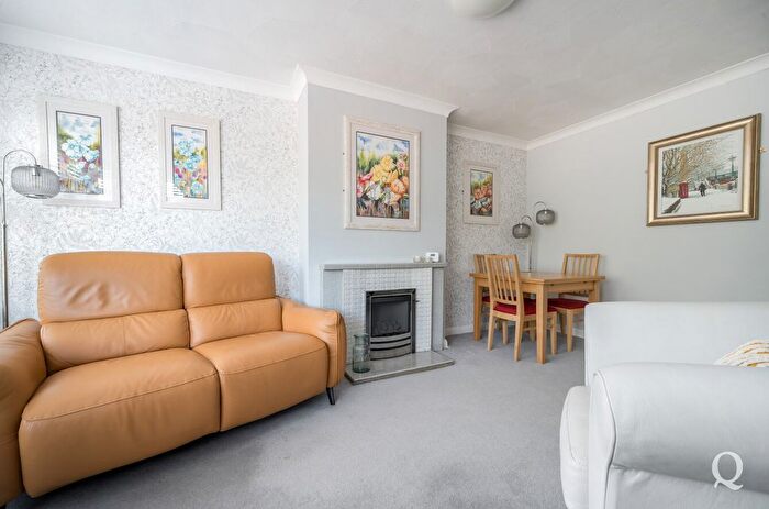 2 Bedroom Bungalow For Sale In Minterne Avenue, Sittingbourne, Kent, ME10