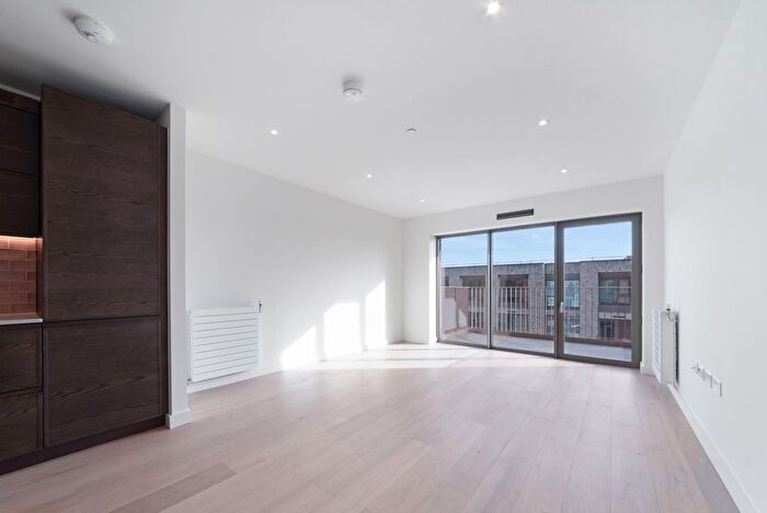 1 Bedroom Flat To Rent In Mill Building, Riverscape, London, E16