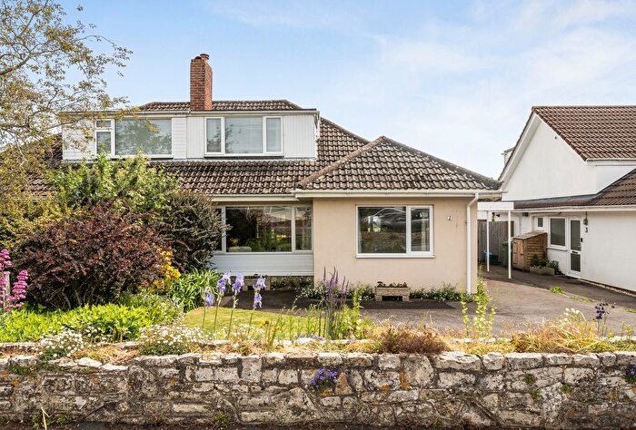 3 Bedroom Bungalow For Sale In Hutton Close, Bristol, Somerset, BS9