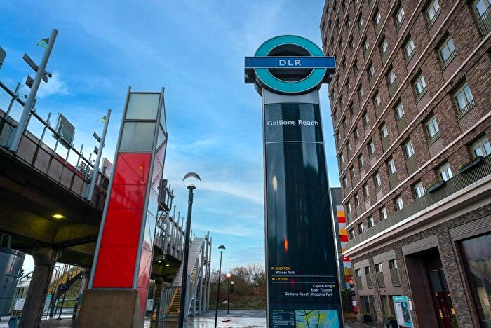 3 Bedroom Flat To Rent In Shackleton Way, London, E16