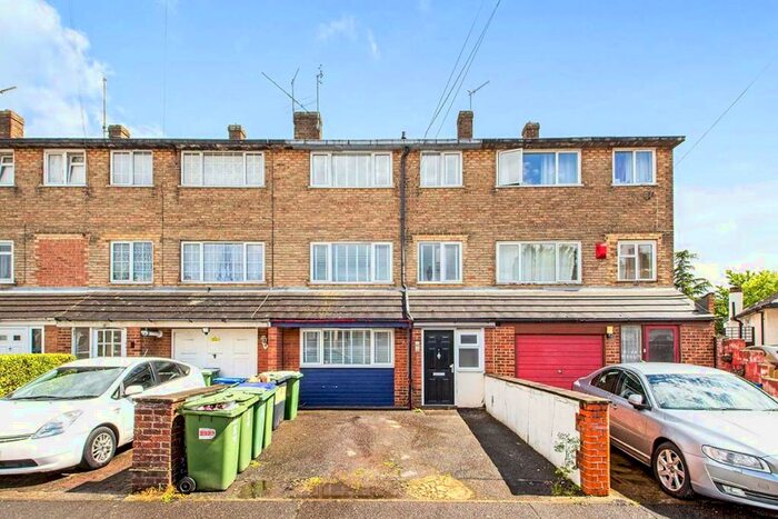 5 Bedroom House To Rent In Sydney Road, London, SE2