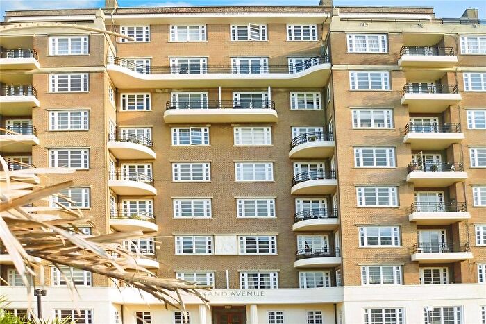 3 Bedroom Flat To Rent In Grand Avenue, Hove, East Sussex, BN3