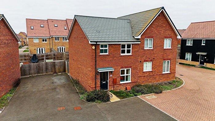 3 Bedroom Semi Detached House For Sale In Rutherford Crescent, Leighton Buzzard, LU7