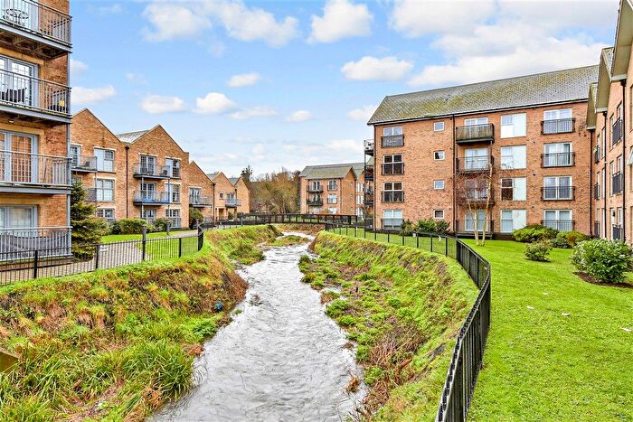 2 Bedroom Flat For Sale In Esparto Way, Dartford, Kent, DA4