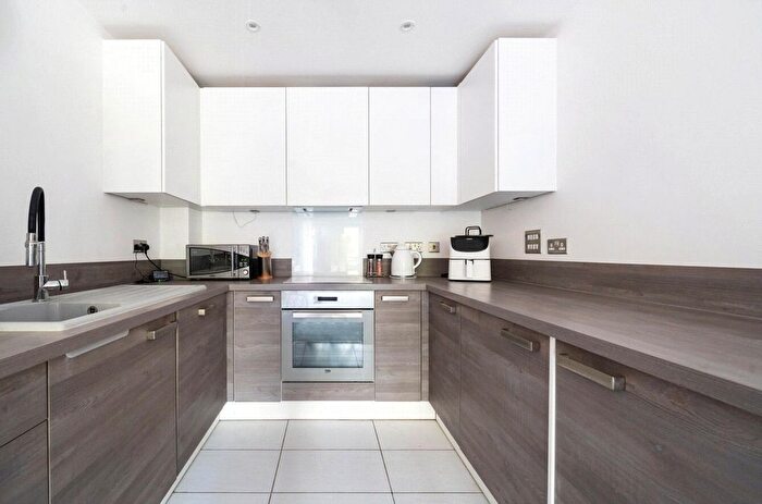 1 Bedroom Flat For Sale In Cardew Court, Crowthorne Road, Bracknell, RG12