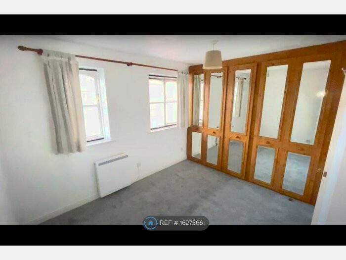 1 Bedroom Flat To Rent In Lucas Gardens, London, N2