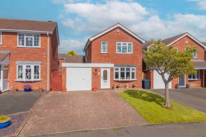 3 Bedroom Detached House For Sale In Oakhill Drive, Brierley Hill, DY5