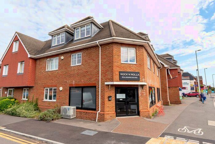 2 Bedroom Apartment To Rent In Russell Road, Walton-On-Thames, KT12