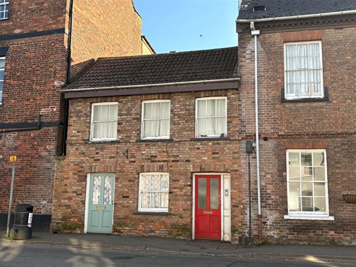 1 Bedroom Flat To Rent In High Street, Berkeley, GL13