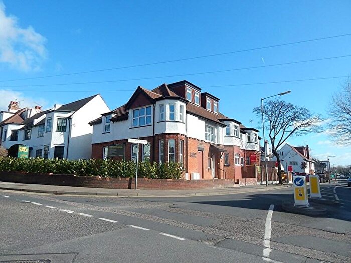 3 Bedroom Apartment To Rent In Estuary Heights, Valkyrie Road, Westcliff-On-Sea, Essex, SS0