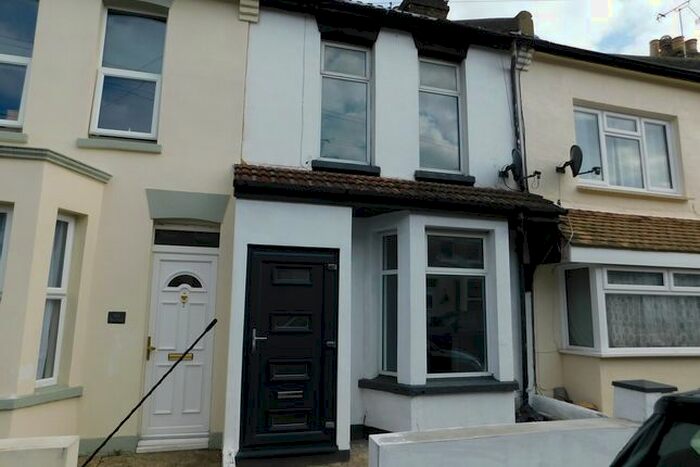3 Bedroom Terraced House To Rent In May Road, Gillingham ME7