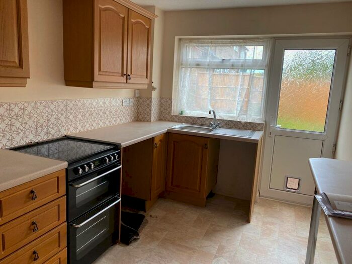 3 Bedroom Semi-Detached House To Rent In Sarisbury Close, Tadley, RG26