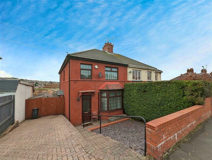 3 Bedroom House To Rent In Caerleon Road, Newport, NP19