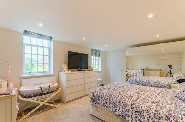 3 Bedroom Flat To Rent In Princess Park Manor, Friern Barnet, London, N11