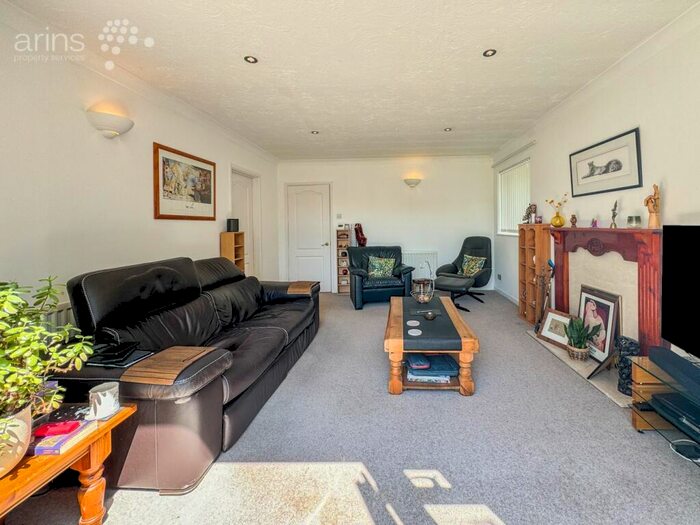 4 Bedroom Detached Bungalow For Sale In Wokingham Road, Earley, Reading