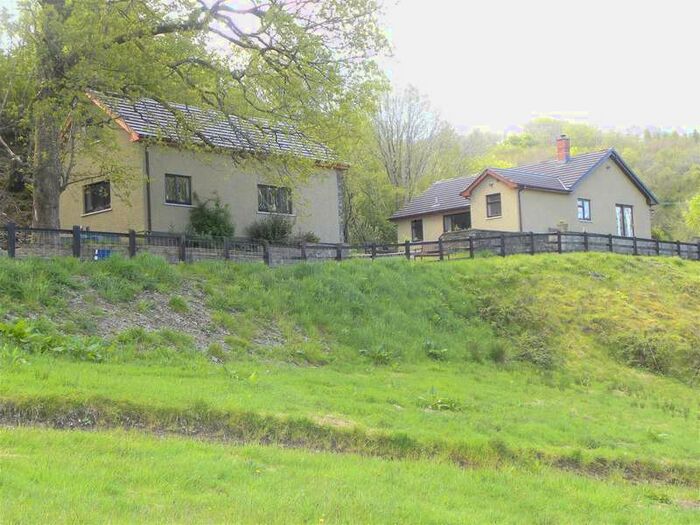 2 Bedroom Property For Sale In Llanybydder, SA40