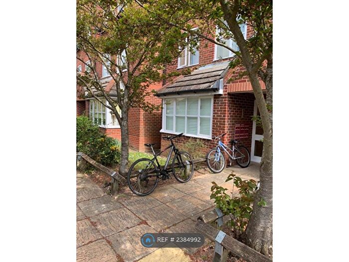 2 Bedroom Flat To Rent In Langridge Mews, Hampton, TW12