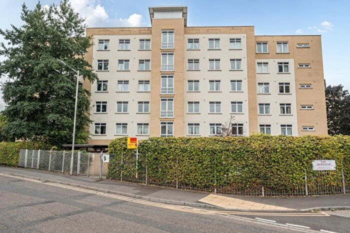 2 Bedroom Flat For Sale In Kenavon Drive, Reading, Berkshire, RG1