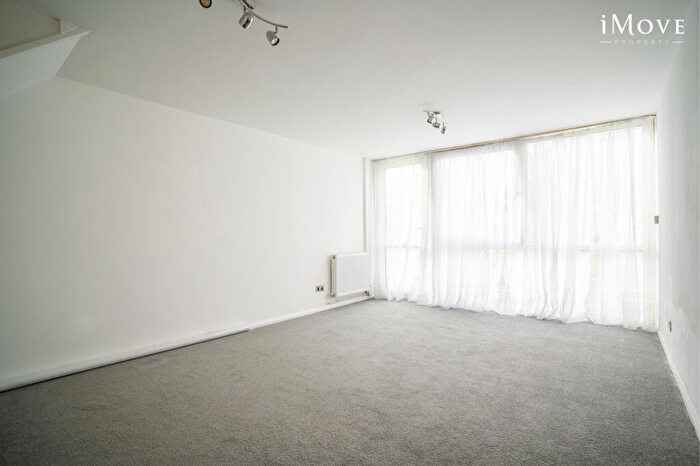 2 Bedroom Flat For Sale In Sylvan Road, London, SE19