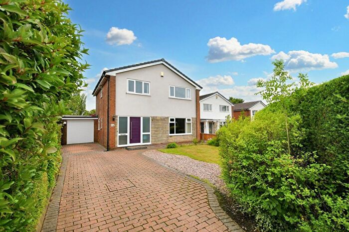 4 Bedroom Detached House For Sale In Lingards Drive, Astley, M29