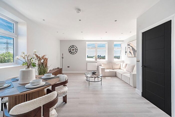 3 Bedroom Flat For Sale In Haredon House, North Cheam, Sutton, SM3