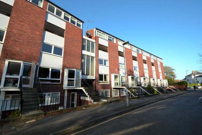 2 Bedroom Flat To Rent In The Crescent, Surbiton, KT6
