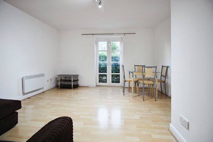 2 Bedroom Flat To Rent In Langbourne Place, London, E14