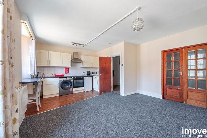 1 Bedroom Flat To Rent In Madrepore Road, Torquay, TQ1
