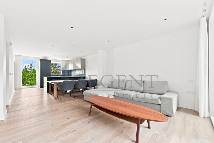 3 Bedroom Flat To Rent In The Green Quarter, Greenleaf Walk, UB1