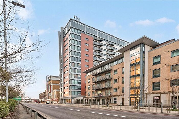 2 Bedroom Apartment To Rent In City Gate House, - Eastern Avenue, Ilford, IG2