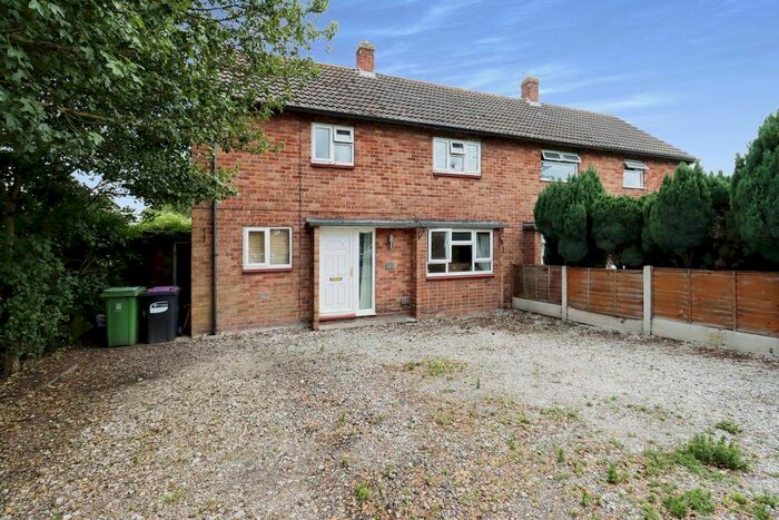 3 Bedroom Semi-Detached House For Sale In Crowmere Road, Shrewsbury, SY2