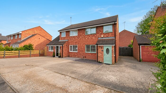3 Bedroom Semi-Detached House For Sale In Hedgelands, Werrington, Peterborough, PE4