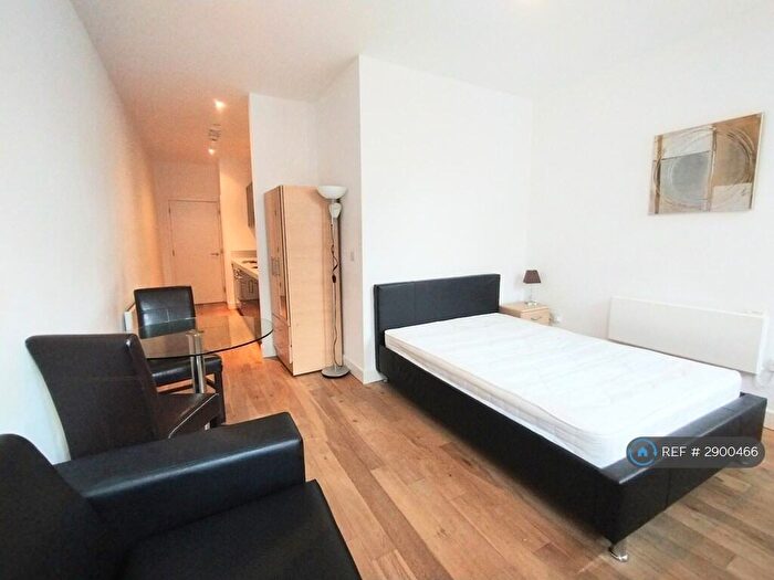Studio To Rent In Hanover House, Bradford, BD1