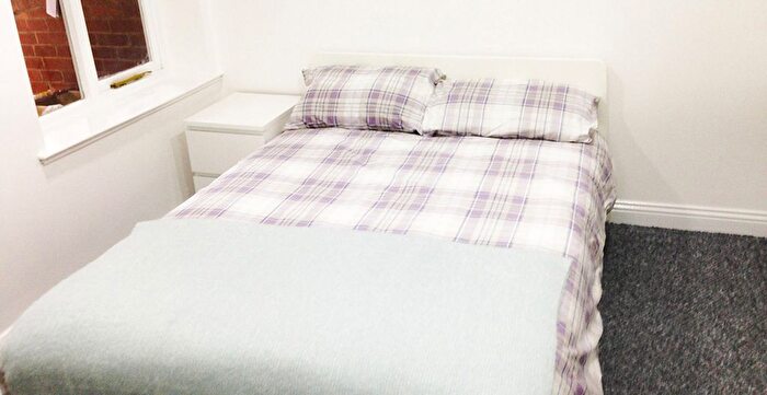 1 Bedroom Flat To Rent In Cromer Place, LS2