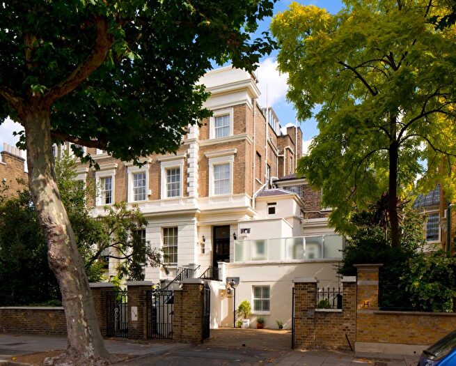 3 Bedroom Apartment For Sale In Hamilton Terrace, St John's Wood, London, NW8
