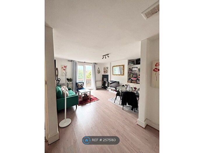 2 Bedroom Flat To Rent In Goldhurst Terrace, London, NW6